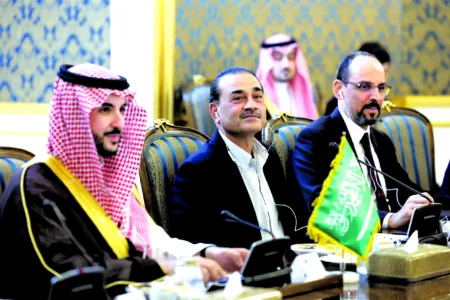 Meeting aims to avert new fighting in Iran war